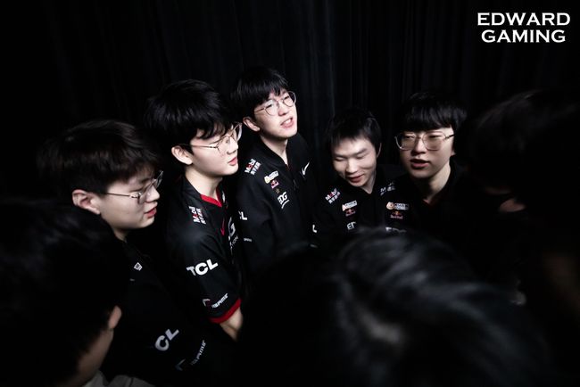 进攻中传球 进攻中传球